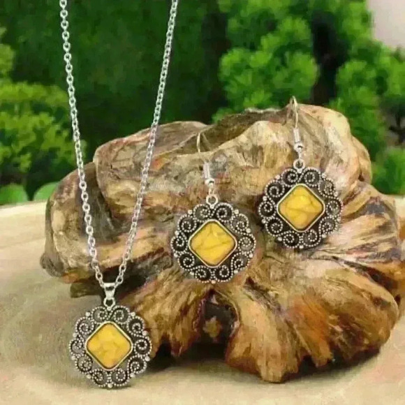 Jewelry - New Silver Set, Yellow Gemstones, Vintage Style, Necklace and Earrings